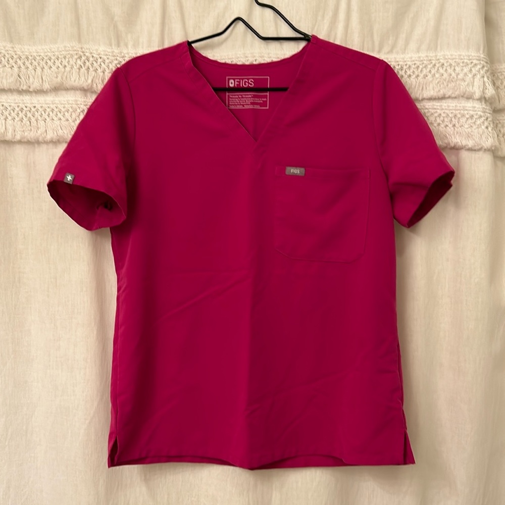 FIGS Scrub Top Raspberry Sorbet Size Medium